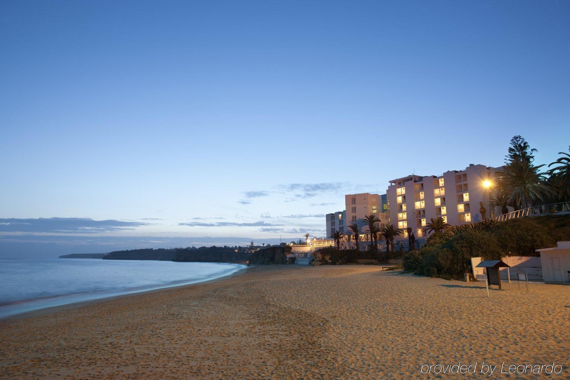 Holiday Inn Algarve - Armacao de Pera, an IHG hotel Servicios foto